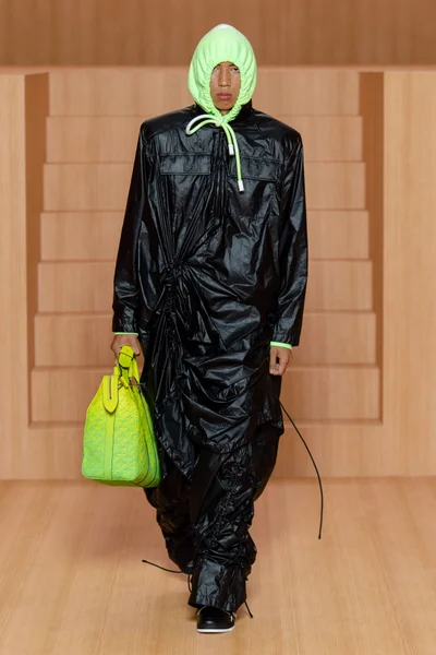 Look 32